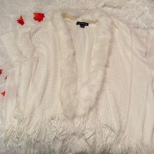 This is a light but warm coat. It’s new but don’t have tags. Beautiful!